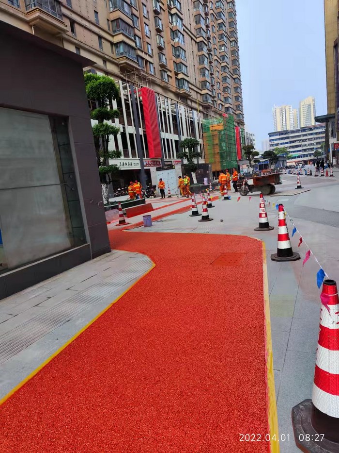 信陽天潤廣場透水混凝土